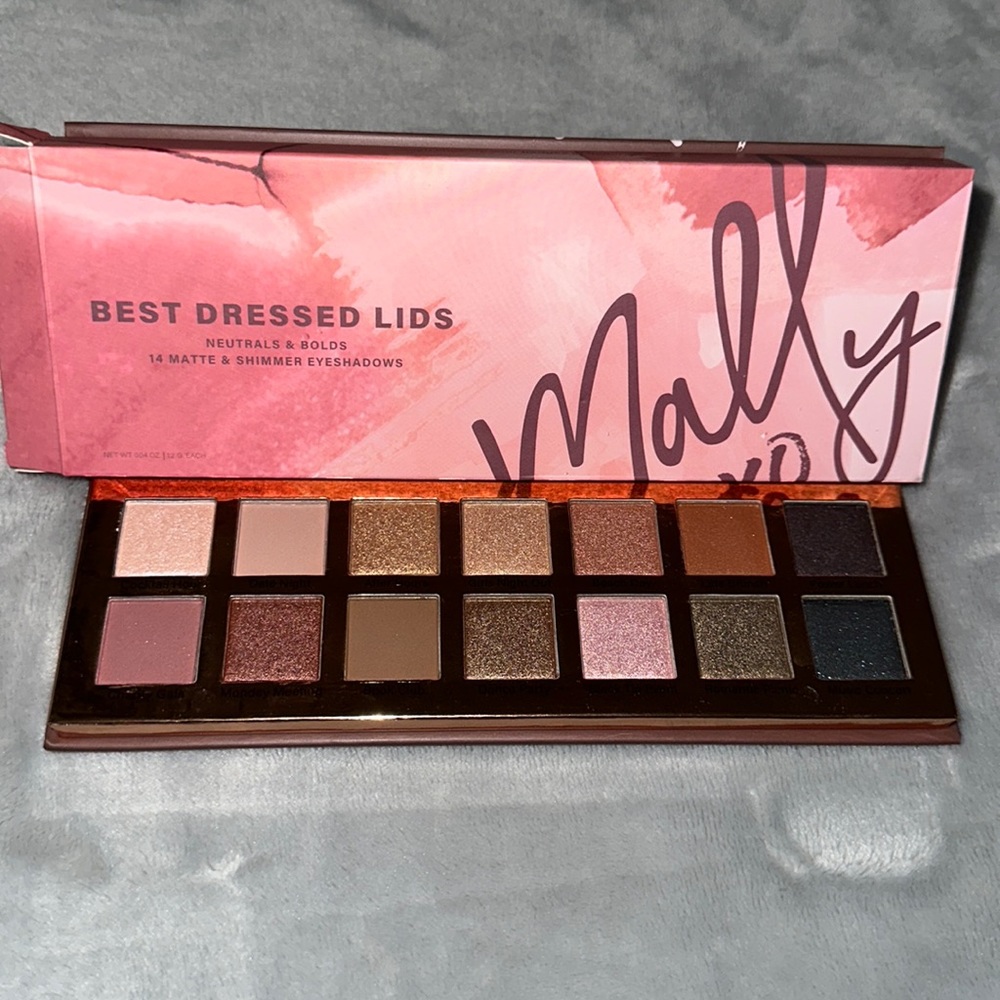 NIB - MALLY BEAUTY BEST DRESSED LIDS EYESHADOW PALETTE